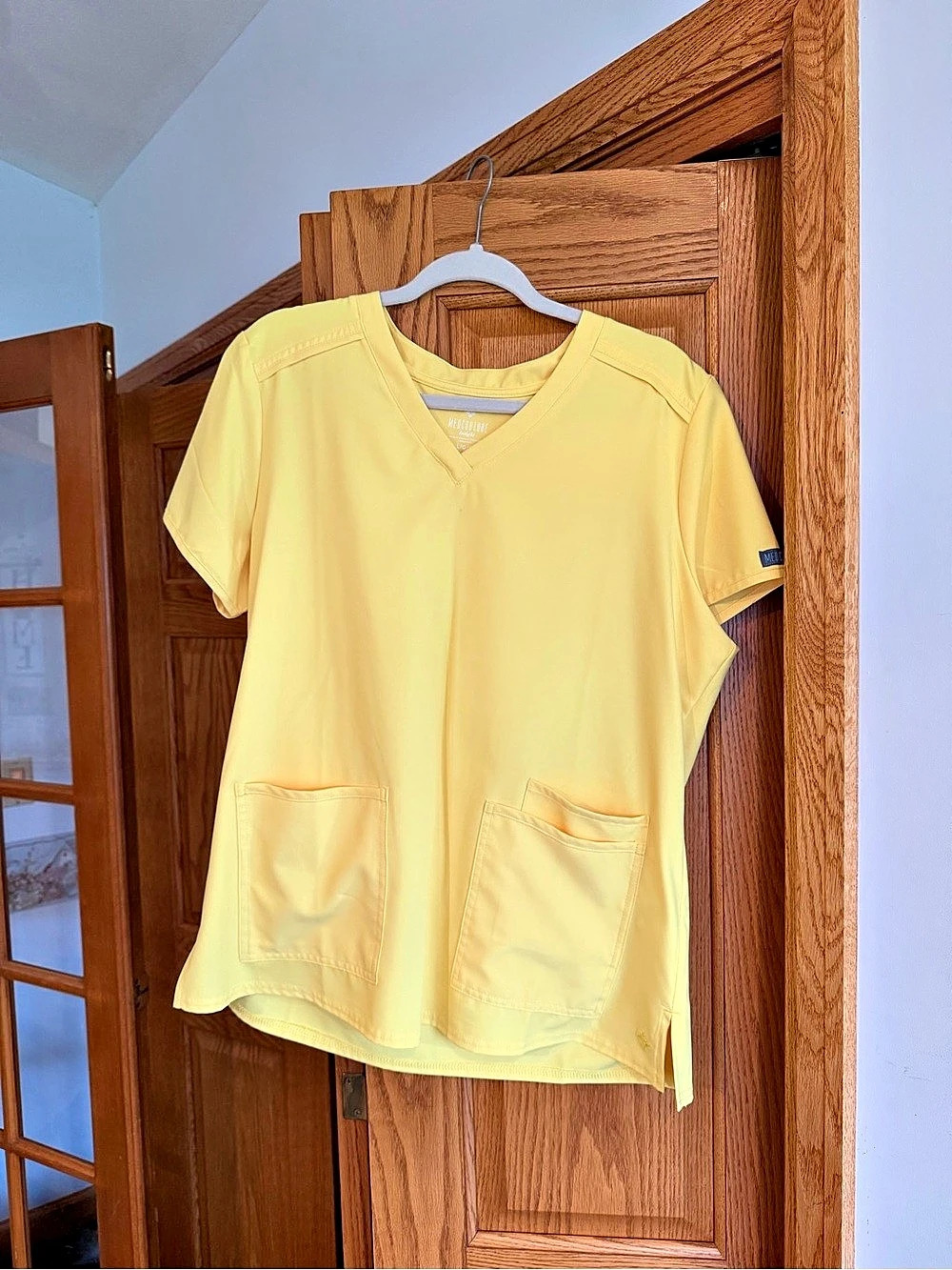 Med Couture Yellow Short Sleeve scrub top Size large New